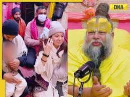 Virat Kohli, Anushka Sharma along with kids Vamika, Akaay visit Premanand  Maharaj in Vrindavan; video goes viral