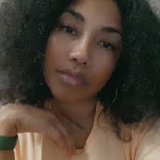 Hannah Clubb's Instagram, Twitter & Facebook