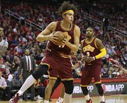 Varejao currently plays for the golden state warriors.note: Cleveland Cavaliers Why Is Anderson Varejao Not Playing