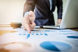 Tv yang ditonton mamanya dimatikan. Inicio Del Proceso De Trabajo Hombre De Negocios Trabajando Con Nuevo Proyecto De Finanzas En La Oficina Con Portatil Tableta Y Documentos De Datos De Grafico En Su Escritorio 1423 116 Exito Empresa