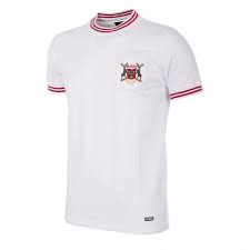 Free click and collect and worldwide delivery available! Nottingham Forest 1966 1967 Short Sleeve Retro Shirt