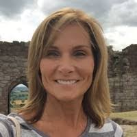 Lori Estes's Instagram, Twitter & Facebook