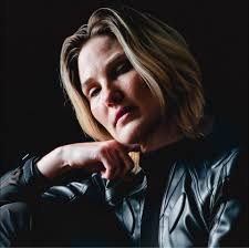 Who can take business photos for a nail technician?