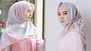 Hasil gambar untuk Campuran hijab warna pink dan juga putih menghasilkan gradasi warna yang manis