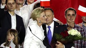 Dzieci jest na skraju nędzy, te dzieci nie dojadają i to im należy pomóc! Dudas Wiederwahl In Polen Mit Respekt Und Halleluja
