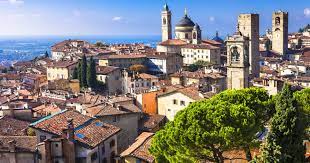 The italian army is ferrying coffins from the northern italian city of bergamo to remote cremation sites because local. Halbtagesausflug Nach Bergamo Ab Mailand Musement