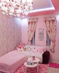 Desain ruang tamu 3×3 yang penuh warna. Hello Kitty Wallpaper For Girls Room Novocom Top