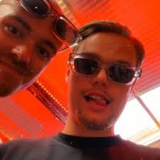 Listen to playlists featuring Franky Rizardo