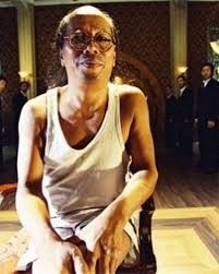 Hong Kong actor Yang Xiaolong (Liang Xiaolong), best known for his role as the toad beast Hwaun Sashin in Kung Fu Hustle, has passed away at the age of 77. According to