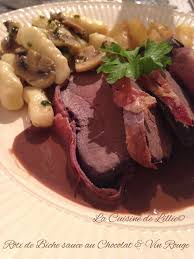Roti De Biche Sauce Vin Rouge Chocolat Gnocchis Aux Champignons A L Ail Pommes Poelees Sauce Vin Rouge Menu Gastronomique Roti De Biche