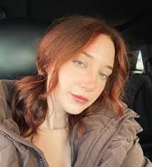 Lydia Kinsey's Instagram, Twitter & Facebook