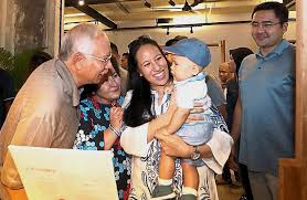 The people who have broken the law should be dealt with by the legal system. All Riuh Over Najib And Family S Surprise Visit The Star
