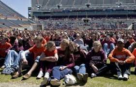 Sur son compte twitter, l'université indique que des coups de feu ont été entendu sur le parking du campus. Le Tueur De Virginia Tech Etait Une Bombe A Retardement Le Devoir