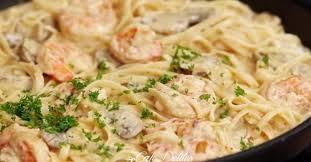Linguines Aux Crevettes Et Champignons Nappees D Une Sauce A La Creme Au Parmesan A L Ail Recipes Food Stuffed Peppers