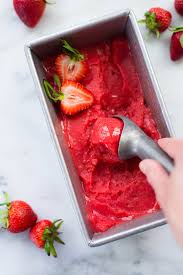 3 Ingredient Easy Strawberry Sorbet Without An Ice Cream Maker A Sweet Pea Chef In 2020 Sorbet Rezepte Gefrorene Desserts Erdbeersorbet