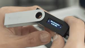 Bitcoin and ethereum are processing a mere seven and 20 transactions per second, respectively. Ledger Nano S So Sicherst Du Bitcoin Co Auf Dem Hardware Wallet