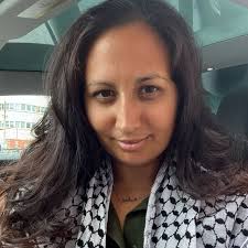 Hannah Einbinder is a bisexual Eagles fan with ADHD.