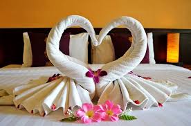 [geschenk zur hochzeit als hochzeitstorte in weiß, originelles hochzeitsgeschenk, hergestellt aus handtüchern, fertig geschenkverpackt. Handtuch Falten Als Geschenk 18 Ideen Fur Beliebte Tiere Und Figuren