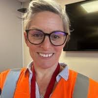 Elizabeth Knipe's Instagram, Twitter & Facebook