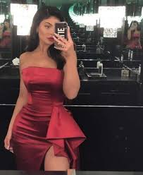 Lassen sie uns ohne weiteres eintauchen. Findet Ihr Kylie Jenner Hubsch Sex Frauen Korper