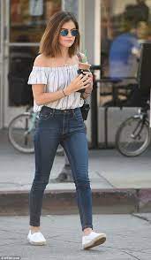 Shoulder Length Hairstyles Cute Casual Outfits Fashion Denim Jeans Outfit