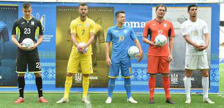 Форма сборной украины по футболу и ее комплектация. U Sbornoj Po Futbolu Novaya Forma S Nadpisyu Slava Ukraine Foto Novosti Ukrainy Sport Liga Net