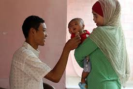 Anak dan ibu kandung kedapatan sedang berhubungan badan nyaris diamuk warga. Selain Ibu Ayah Juga Berperan Penting Dalam Mengasuh Anak