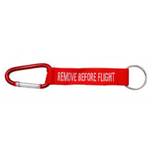 « retirer avant le vol ») est un avertissement de sécurité amovible communément observé sur des avions et engins spatiaux, généralement sous la … Remove Before Flight Karabiner Keychain