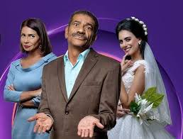 وظهرت مريم بصحبة زوجها على معلول وابنتهما وهم يرتدون الكمامات داخل المنزل، ولاقت الصور إعجاب متابعيها. Qgyaah4als9rqm