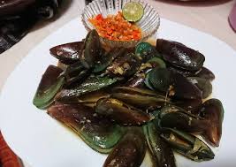Tumis bumbu halus, daun jeruk, serai, dan daun salam sampai harum. Resep Kerang Ijo Kuah Kuning Oleh Nunik Mulyati Cookpad