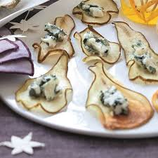 Lire la suite cuisine et vins de. Chips De Poire Au Roquefort Cuisine Et Vins De France Dessert Appetizers Appetizers For Party Appetizer Recipes