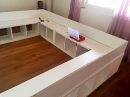 Alina braucht ein neues bett und wir zeigen euch einen coolen ikea hack, wie ihr aus drei kallax. Familien Kallax Bett Bett Aus Kallax Regalen Selber Bauen