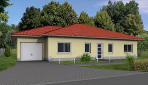 Musterhauser Vom Typ Bungalow Uber 100qm Hausbau In Sachsen Anhalt Bau Elze Gmbh Bungalow Haus Haus Bauen