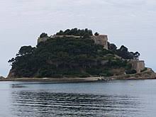 Mais la famille tézenas résiste, refusant d'interrompre une. Fort De Bregancon Wikipedia