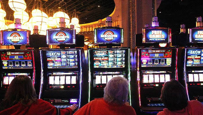 Gambling revenue at Hollywood Casino Columbus, Scioto Downs racino chilled  by weather
