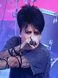 Watching Gary at Glastonbury again whilst everyone is out 🎤🎶🎹🎸