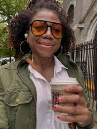 Guess who wore a white shirt today, walked with a coffee in hand, went to  brunch, and her shirt is still white? Yes me, and I deserve a round of  applause.