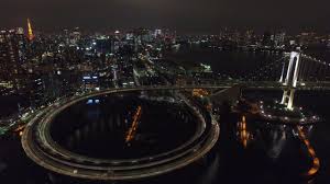 Every year, many tourists from all over the world go to admire the length of the rainbow bridge in tokyo is 918 meters, and at a height of 126 meters. Tokyo Rainbow Bridge Loop Japan
