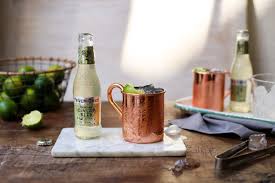 Gift with shot glass, 4 copper straws and 4 wooden coasters. Moscow Mule Recipe Fever Tree