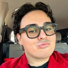 Edna Cheung's Instagram, Twitter & Facebook