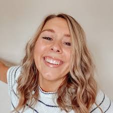 Ashley Argyle's Instagram, Twitter & Facebook