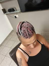 Hallo Ihr Lieben, ich habe für mich Braids entdeckt. Das nächste Mal sollen  es dann bitte Open Braids mit gelocktem Haar werden. Jetzt wollte ich euch  fragen, wo ihr eure Haare immer