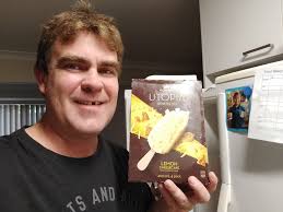 🍋 this lemon ice cream from Aldi so good y'all!