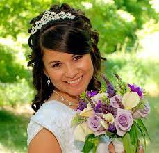 For round faces, making thick braids appear like a crown on your short hairstyle is very fashionable. Wedding Hairstyles Round Face 2013 Fashion Female Wedding Hairstyles Hairstyles For Round Faces Hair Styles