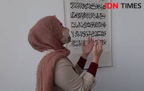 8:15 bastera muslim 1 057 614 просмотров. Bacaan Doa Qunut Saat Salat Subuh Huruf Arab Latin Beserta Artinya