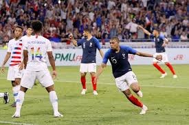 Retrouvez le calendrier de tous les matches de l'équipe france de football : Soccer Mbappe On The Front Foot As France Draw With U S Reuters Com