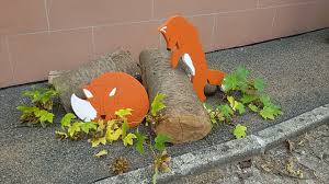 Fuchs Holzfiguren Garten Deko Fuchssilhouette Aus Alter Holzplatte Ausschneiden Bemalen Aufstellen Fuchs Silhouette Holzfiguren Holzplatte