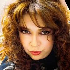 𝗔𝗗𝗤𝗨𝗜𝗘𝗥𝗘 esta bella figura que representa a unos pequeños  poniéndole unas delicadas flores a la Virgen María, de la prestigiosa  𝙘𝙖𝙨𝙖 𝙙𝙚 𝙥𝙤𝙧𝙘𝙚𝙡𝙖𝙣𝙖 𝙞𝙩𝙖𝙡𝙞𝙖𝙣𝙖 𝘾𝙖𝙥𝙤𝙙𝙞𝙢𝙤𝙣𝙩𝙚.  Hecha por las manos del artista Giussepe