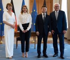 У меланії трамп і бріжит макрон з'явилася серйозна конкурентка. Sekreti Stilyu Pershoyi Ledi Ukrayini Oleni Zelenskoyi Novini Ukrayini Bukvi