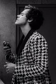Black And White Harry Styles I M Kinda Into It Harry Styles Photos Harry Styles Pictures Harry Styles Wallpaper